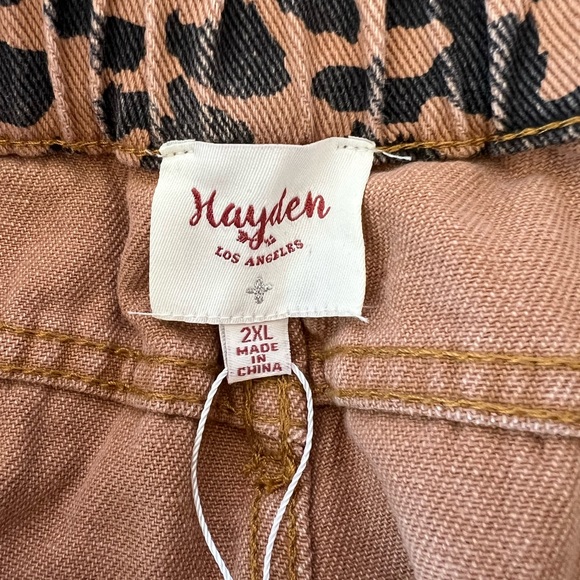 Plus Size 2XL Leopard Cut-Off Jean Shorts Hayden Los Angeles - Picture 5 of 6